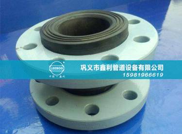 橡膠接頭新連接機構(gòu)解決了現(xiàn)有技術(shù)的不合理設(shè)計問題