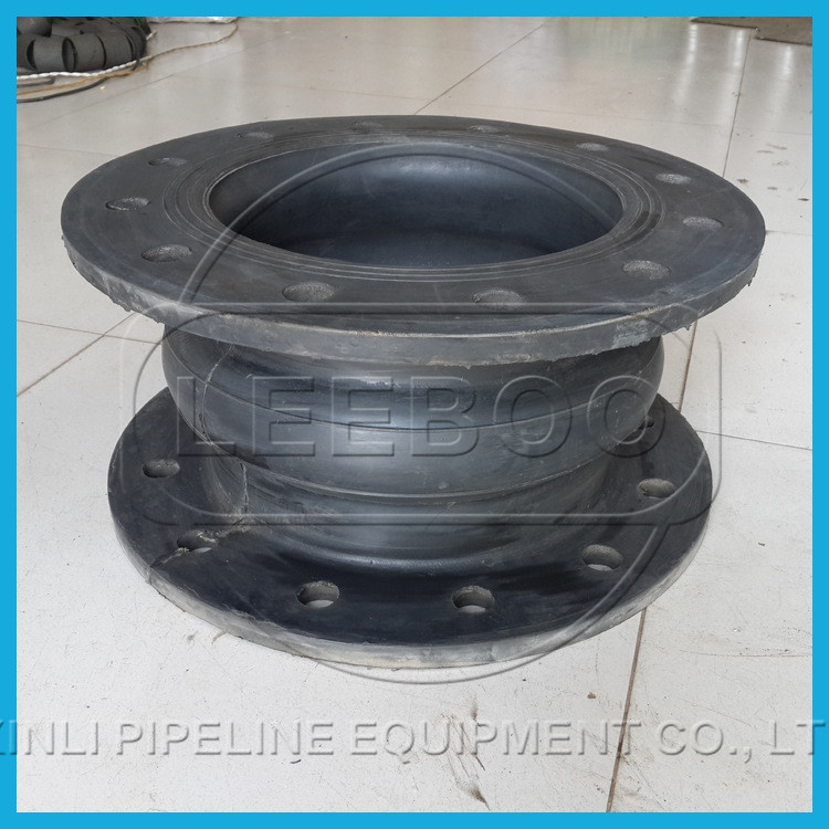 翻邊<a href=http://www.xinligd.com target=_blank class=infotextkey>橡膠接頭</a>球體現(xiàn)場(chǎng)