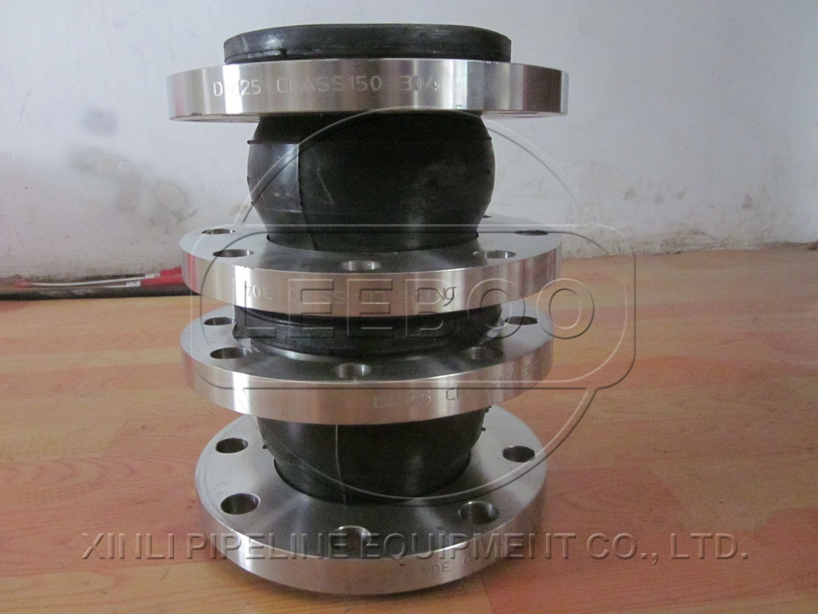 香港港島深水灣絲扣<a href=http://www.xinligd.com target=_blank class=infotextkey>橡膠接頭</a>發(fā)貨現(xiàn)場(chǎng)